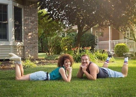 This Couple Did An 80s Themed Photo Shoot For Their Anniversary And It S Epic Funny