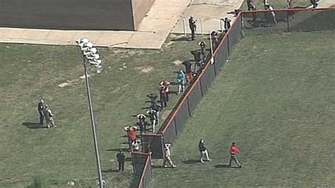 Bir seçenek olarak mevcut bilgi. Suspect In Custody Following Louisville High School Shooting