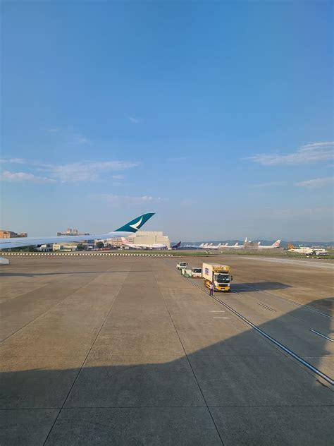 國泰航空 Cathay Pacific Cx489、cx472台北tpe 香港hkg飛行紀錄 A32q And A35k經濟艙 柏c的電影雜記