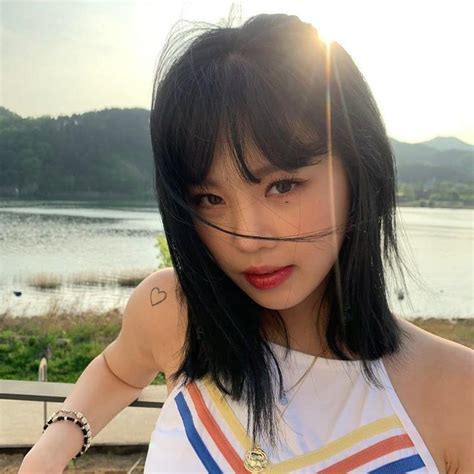 I love soojin, my bias. Instagram | Nữ thần, Nhà, Sắc đẹp