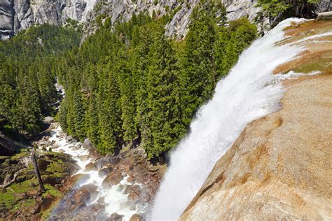 Vernal Falls Hike Via Mist Trail Yosemite National Park Hiking In