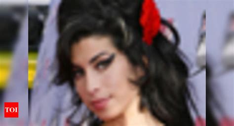Amy Winehouse Strips In Open English Movie News Times Of India