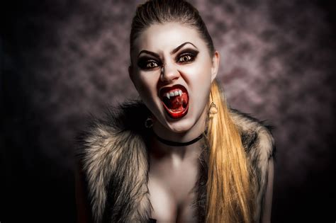 Pin By Dave Courtney On Vampire Vampire Makeup Vampire Makeup Looks Halloween Makeup Scary