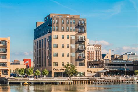 Three bedroom apartments average $1,332 and range from $583 to $3,495. Flats On The Fox Apartments Apartments - Green Bay, WI ...