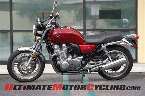 Honda offers the '17 cb 1100 ex for $12,199 in its classic, candy red paint scheme. 2014 Honda CB1100 Deluxe Test