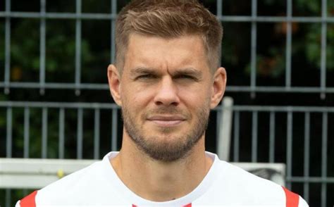 .von simon terodde gelungen ist, sagte schalkes sportvorstand peter knäbel: Transferticker: HSV holt Stürmer Simon Terodde vom 1. FC ...