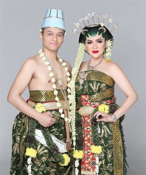 7 Inspirasi Pakaian Pengantin Adat Jawa Dodotan Ala Seleb Indonesia