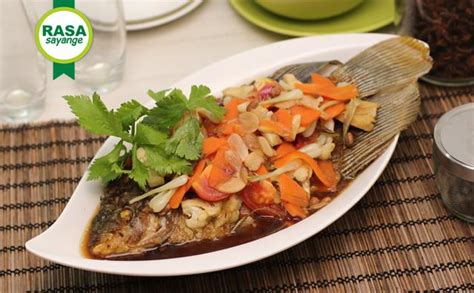 Salah satu yang populer adalah gulai kepala ikan kakap khas padang. Sup Ikan Goreng Tauco | rasasayange.co.id