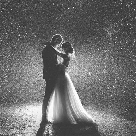 Cute Romantic Couples Black And White Photography In Rain Great Inspire