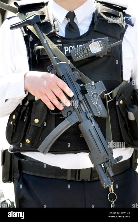 London England Uk Armed Police Officer With A Heckler And Koch Mp5