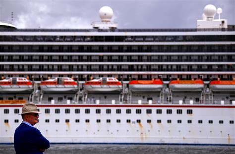 Cruise Ship Refunds Passengers After 1300 Men Took Over And Turned It Into A Giant Burlesque Show