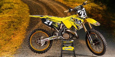 Deze bewezen spoor veroveraar is slecht nieuws voor je competitie. ONE PHOTO & ONE STORY: BRING BACK SUZUKI'S TWO-STROKES ...