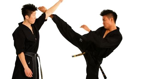 How to Do the Face Block Technique | Taekwondo Training - YouTube