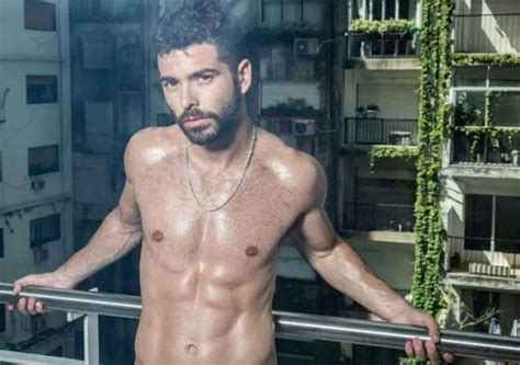 Pillado El Actor Argentino Nazareno Casero Desnudo Y Haciendo Pis