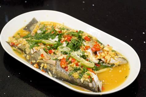 Kita nak share satu resepi sihat kegemaran ramai, sesuai untuk yang tengah diet atau menu yg kalau minyak dah habis kat dapur, iaitu resepi siakap steam ala thai. Ikan Siakap Stim Limau Masam Manis Air Tangan Datin Paduka ...