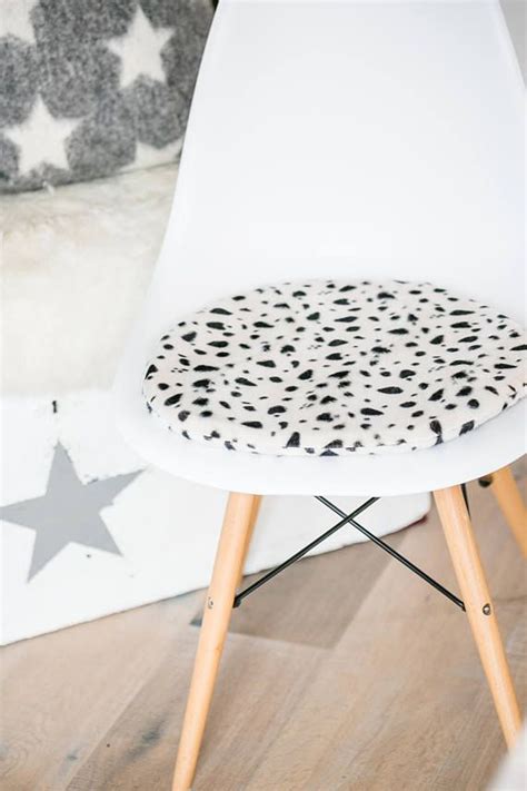 I ordered my chair today and decided to go with urbanfurnishing.com's ultra premium version of the elc reproduction. Seat cushion for Eames chair in Dalmatinerfell Optics