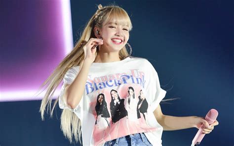 Black Pink Konser Di Jakarta Lisa Dipuji Pakai Kostum Tertutup Saat