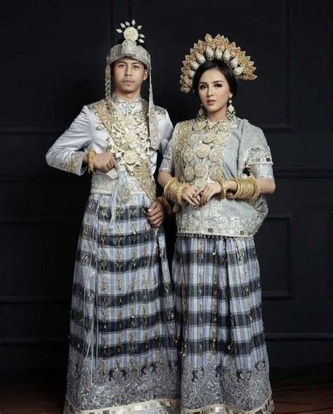 Pokko adalah salah satu pakaian adat sulawesi selatan yang berasal dari toraja. Busana Pengantin BUGIS Menjadi Pilihan Orang Bugis di ...