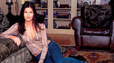 Jill Hennessy Body Measurements Know Her Height Weight And Age