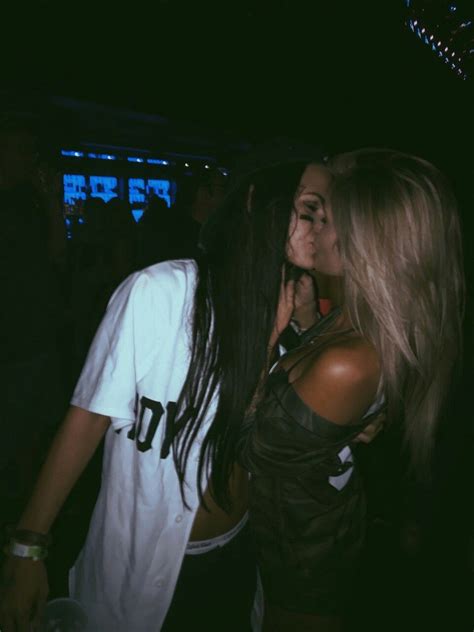pinterest brookhall123 girls together couple posing lesbian long hair styles concert