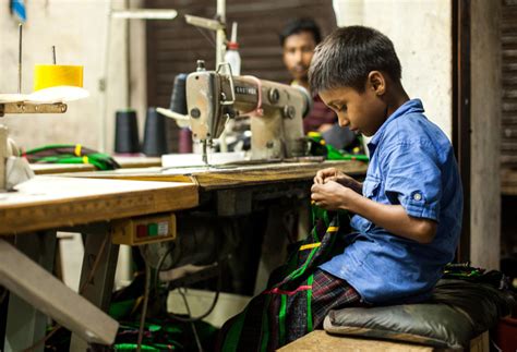 Child labour remains a widespread risk. Trabalho infantil no Bangladesh - Portugal Têxtil
