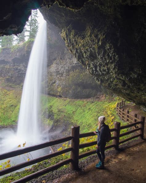 10 Unreal Waterfall Hikes In Oregon With Images Oregon Waterfalls