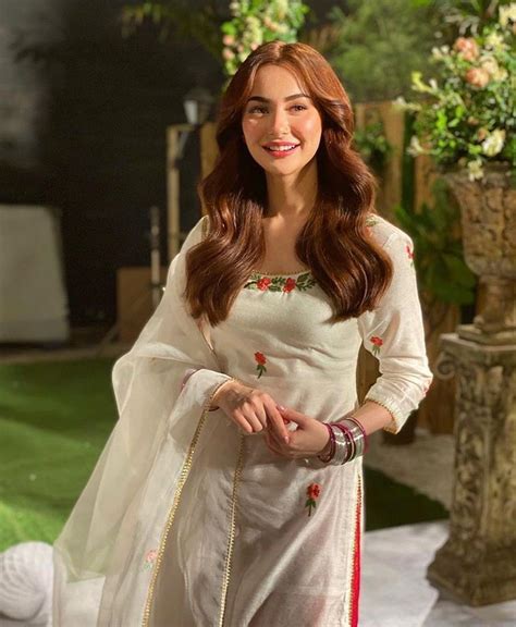 Gorgeous Hania Amir In 2021 Simple Pakistani Dresses Pakistani Bridal Dresses Pakistani