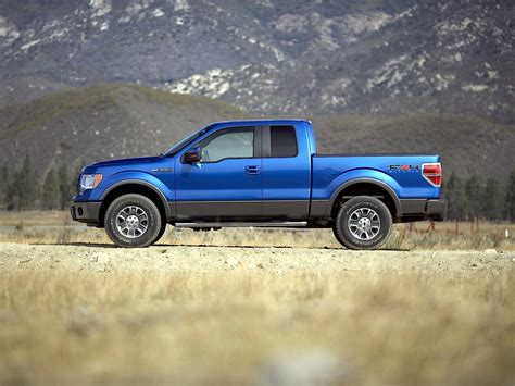 Equipped with the supercab, this truck has the 6.5′ bed, so while its overall length is quite close to that of a supercrew with 5.5′ bed, the bed itself is a foot longer to. FORD F-150 Super Cab specs & photos - 2009, 2010, 2011 ...