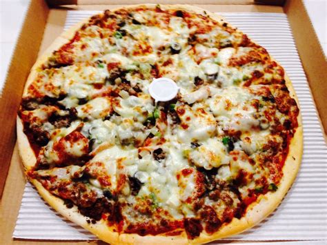 Mamas Pizza 39 Photos And 117 Reviews Pizza 715 N Saddle Creek Rd