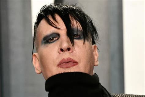 Marilyn Manson Surrenders To Police On Assault Charges