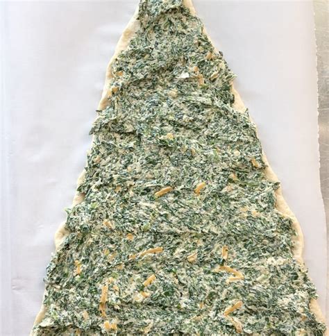 The refrigerated pizza dough from a tube that i used may not hold up well to sitting in the fridge for a few hours before baking. CHRISTMAS TREE SPINACH DIP BREADSTICKS | Tree spinach ...