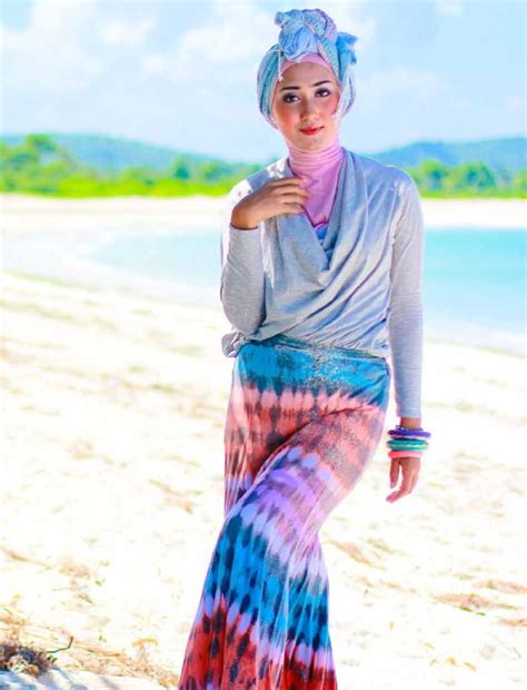 Memasuki musim panas beberapa destinasi wisata tentunya sudah ada di daftar rencana liburanmu. 7 Tutorial Gaya Berhijab untuk Piknik ke Pantai, Buatmu yang Ingin Tampil Sopan dan Nggak Lebay