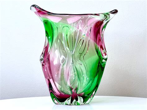 Iwatsu Glass Japan From Their Hineri Range Art Glass Vasecentrepi