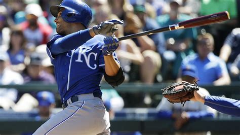 Royals Snap Losing Streak With 4 1 Win Against Mariners