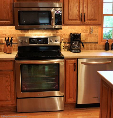 Click here to find out who is exporting kitchen cabinet hardware to the united states. Great kitchen showing how stainless appliances DO go with ...