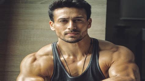 Tiger Shroff Reveals How Failure Of His Mother S Production Boom