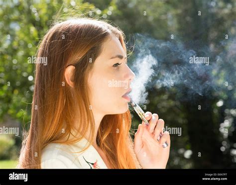 Smoking Brunette Woman Hi Res Stock Photography And Images Alamy