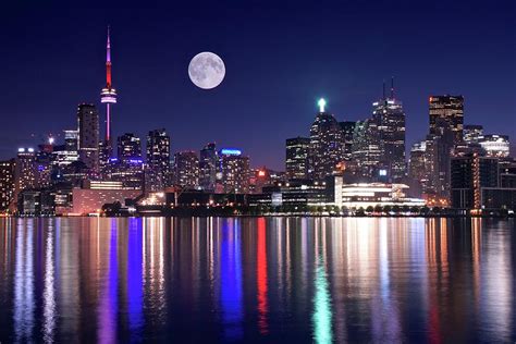 I proceeded to make several short videos because of traffic. Full Moon In Toronto Photograph by Frozen in Time Fine Art ...