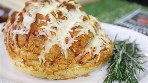 Pull apart pizza bread with pineapple, rosemary, pepperoni ...