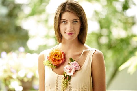 Unique Prom Flower Ideas For The Fashionista 1800flowers Petal Talk