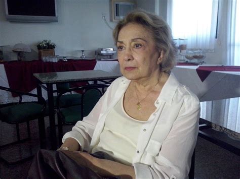 Ewa wilma foi internada há cerca de um mês com problemas cardíacos e renais, tendo sido diagnosticado um cancro do ovário, que se tornou fatal. Eva Wilma está internada em hospital de São Paulo - TV Foco