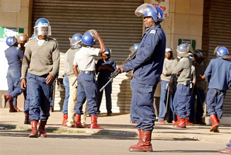 Zimbabwe Police Fighting Mnangagwa
