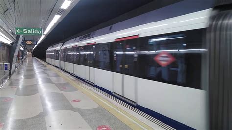 Metro Serie 7000 De Ansaldobreda Pasando Por Ventilla En DirecciÓn A