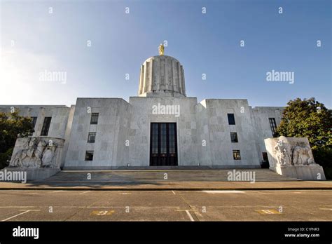 State Of Oregon Capitol Building In Salem Stock Photo Alamy