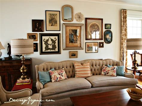 Gallery Wall Finished Vintage Living Room Design