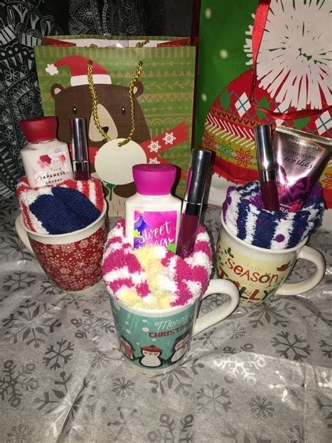 Awesome Diy Christmas Gift Basket Ideas For Friends Holidappy