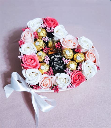 Flower Box Z Ferrero Rocher - Flower Box Ferrero Rocher/Jack Daniel's - ArtPar - Prezenty i upominki wykonywane ręcznie