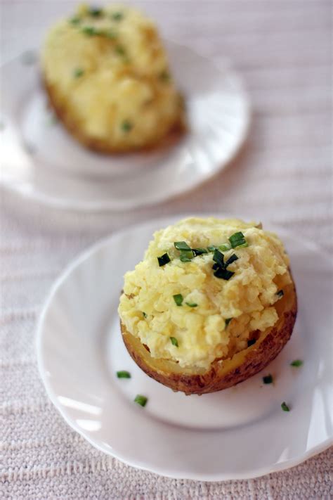 Stir in 1 1/2 cup cheddar cheese and bacon bits. Sour Cream and Chives Twice Baked Potatoes - Ang Sarap