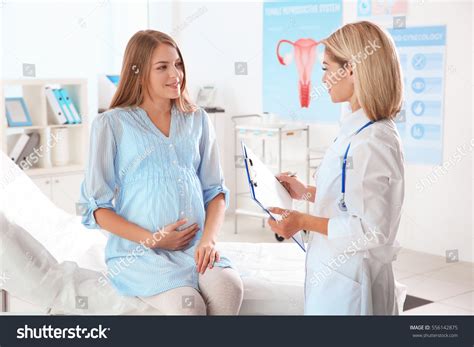 Gyn Kologie Beratung Schwangere Mit Ihrem Arzt In Stockfoto