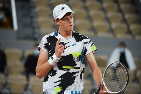 Jannik sinner's racquet is a head graphene 360+ speed mp according to the paint, but what is actually underneath is a customized head tgt 301.4. Jannik Sinner: Ski champ to tennis star - Roland-Garros - The 2020 Roland-Garros Tournament ...